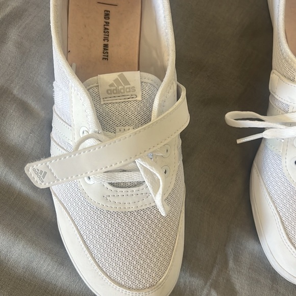 Like new Adidas shoes just worn for less than hour - Picture 5 of 8